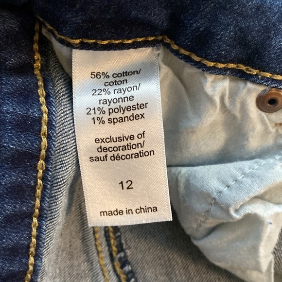 ๐ Maurices High Rise Crochet Bottom Denim Shorts - Size 12 ๐ - Picture 5 of 8